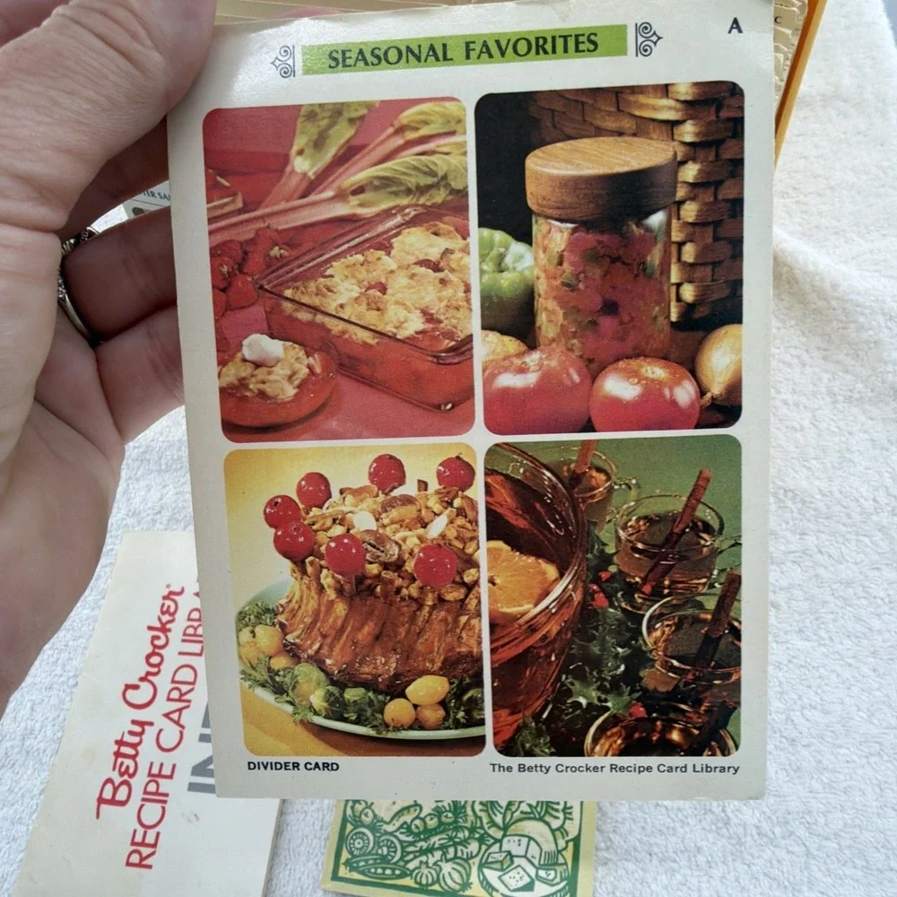 VTG Betty Crocker Recipe Card Library Yellow Container Box Lid 1971 Complete
